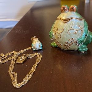 New! Unique frog trinket box with matching trinket